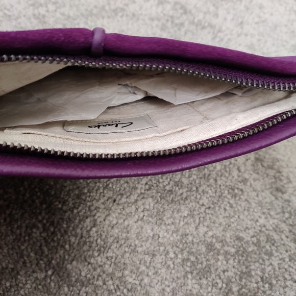Clarks Women's NEW Genuine Leather Roslyn Cross Purple Suede Bag Crossbody Bag - Picture 6 of 8